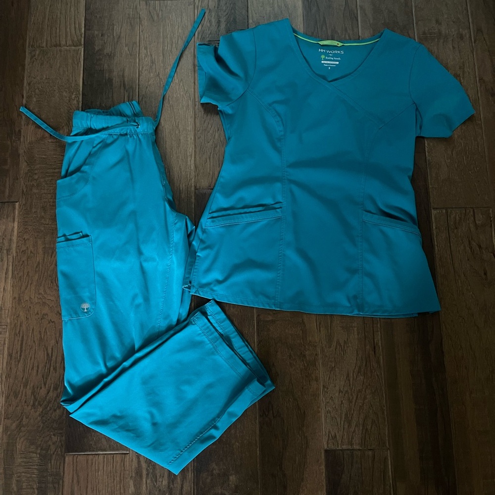 HH WORKS SCRUB SET, smoke/pet free home